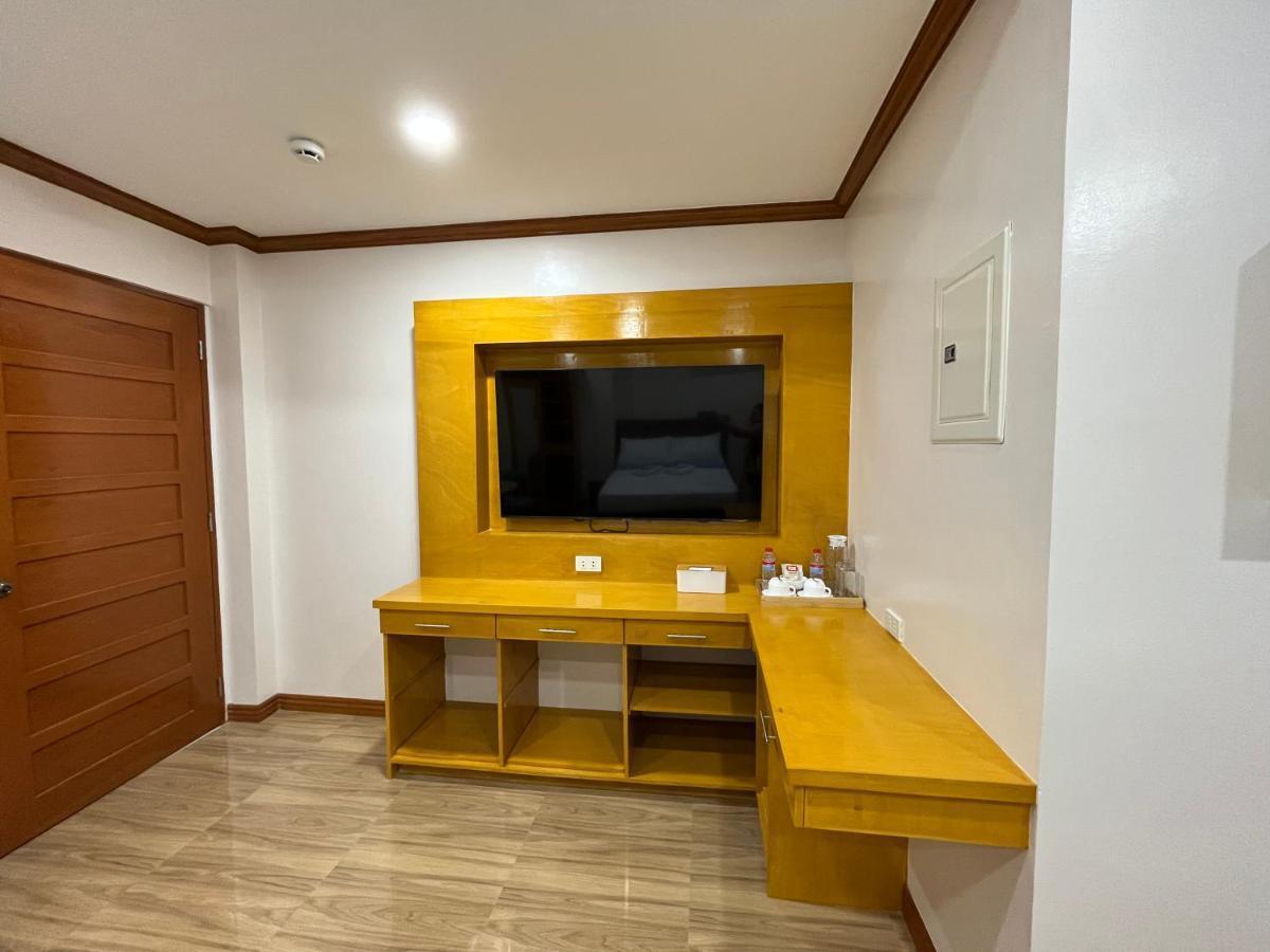 The Legacy Hotel Tayabas Екстер'єр фото